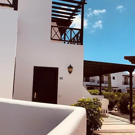 Lovely Casa Felicidad, Swimming Pool, Wifi X Private Garden Сasa de vacaciones Playa Blanca (Lanzarote)