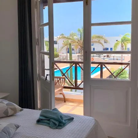 Lovely Casa Felicidad, Swimming Pool, Wifi X Private Garden Сasa de vacaciones *