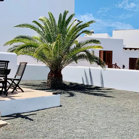 Lovely Casa Felicidad, Swimming Pool, Wifi X Private Garden Сasa de vacaciones Playa Blanca (Lanzarote)