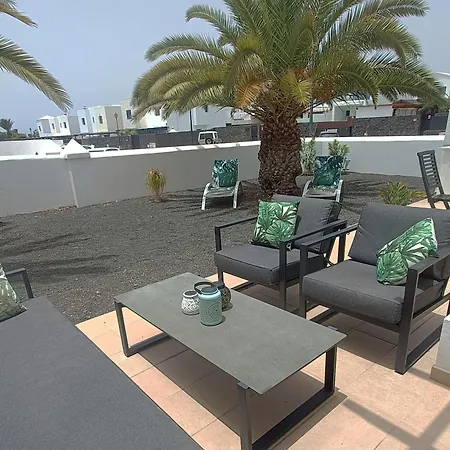 Lovely Casa Felicidad, Swimming Pool, Wifi X Private Garden Сasa de vacaciones Playa Blanca (Lanzarote)