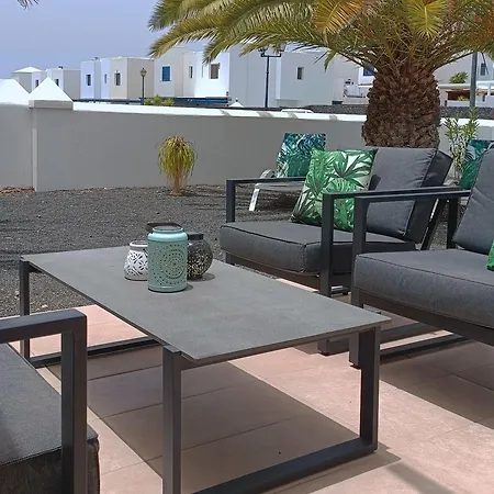 Feriehus Lovely Casa Felicidad, Swimming Pool, Wifi X Private Garden Playa Blanca (Lanzarote)