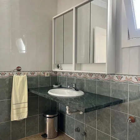 Lovely Casa Felicidad, Swimming Pool, Wifi X Private Garden Vakantiehuis