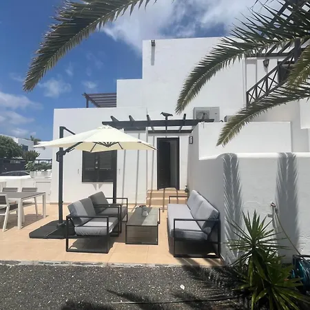 Vakantiehuis Lovely Casa Felicidad, Swimming Pool, Wifi X Private Garden Playa Blanca (Lanzarote)