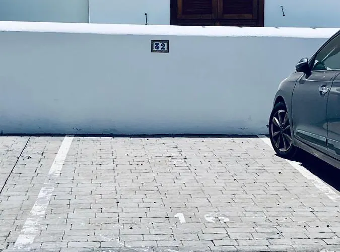 Lovely Casa Felicidad, Swimming Pool, Wifi X Private Garden بيت للعطل