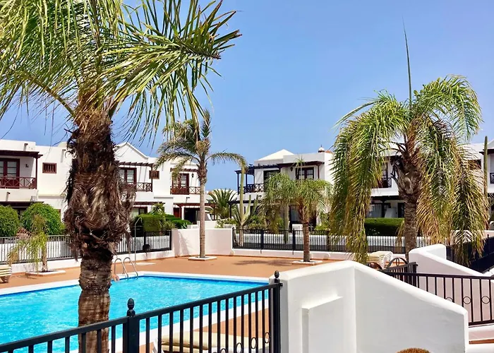 Lovely Casa Felicidad, Swimming Pool, Wifi X Private Garden بيت للعطل *