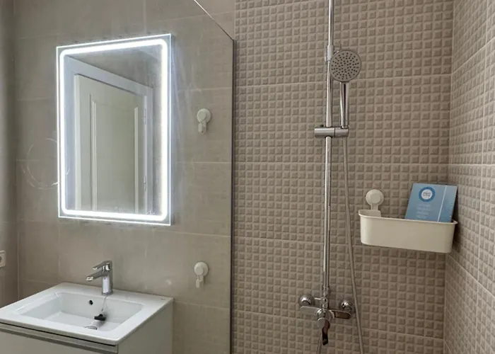 Lovely Casa Felicidad, Swimming Pool, Wifi X Private Garden بيت للعطل