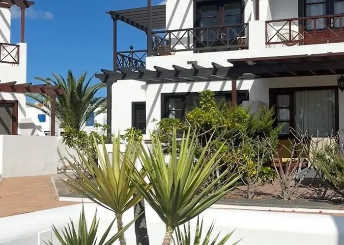 Lovely Casa Felicidad, Swimming Pool, Wifi X Private Garden بيت للعطل *
