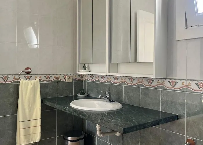 Lovely Casa Felicidad, Swimming Pool, Wifi X Private Garden بيت للعطل