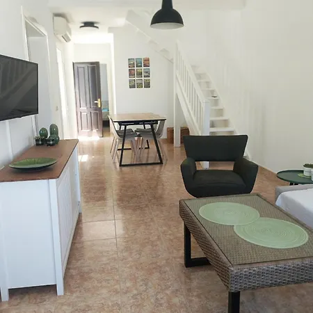 Lovely Casa Felicidad, Swimming Pool, Wifi X Private Garden *