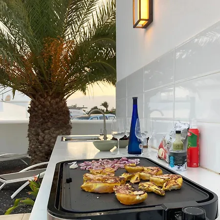 Lovely Casa Felicidad, Swimming Pool, Wifi X Private Garden Playa Blanca
