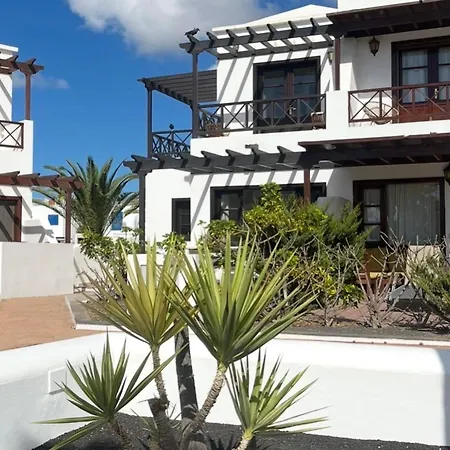 Lovely Casa Felicidad, Swimming Pool, Wifi X Private Garden Holiday home *